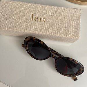 Marilyn Monroe style sunglasses